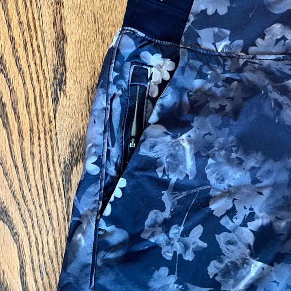 Athleta Brooklyn Black/Grey Floral Women's Athletic Shorts- Size 14 - Picture 8 of 11